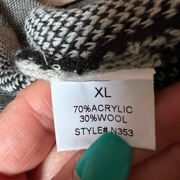 Willow/Jacket button gray and black jackets. Size XL large - Picture 7 of 8